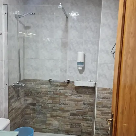 Pensión Escarla 3*